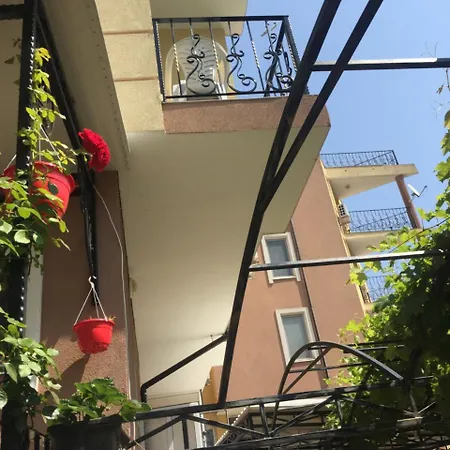 Casa de hóspedes Ivano 2*