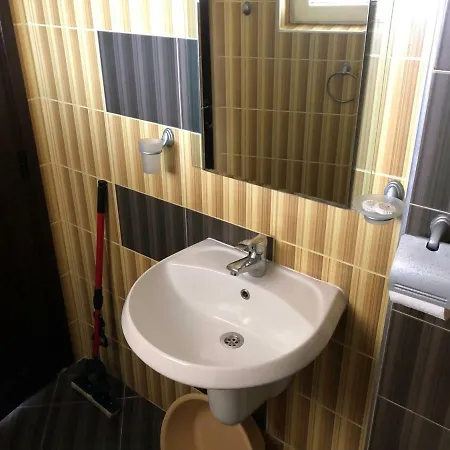 Ivano ゲストハウス 2*