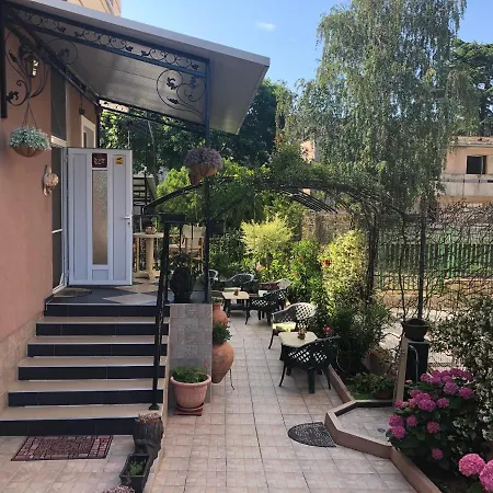 Ivano בית הארחה 2*